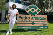 Pedro Andrade comanda uma clínica homônima em São Paulo 