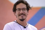 Viih Tube foi participante do BBB21 e, mesmo sendo integrante do Camarote no reality show, teve que lidar com a badalação e a mudança de vida após o programa.