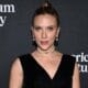 Scarlett Johansson se junta ao desfile de estrelas como Alec e Hilaria Baldwin no Natural History Museum Gala em Nova York