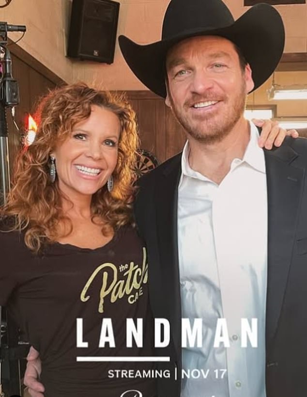Robyn tem uma cena com o marido Bart em Landman