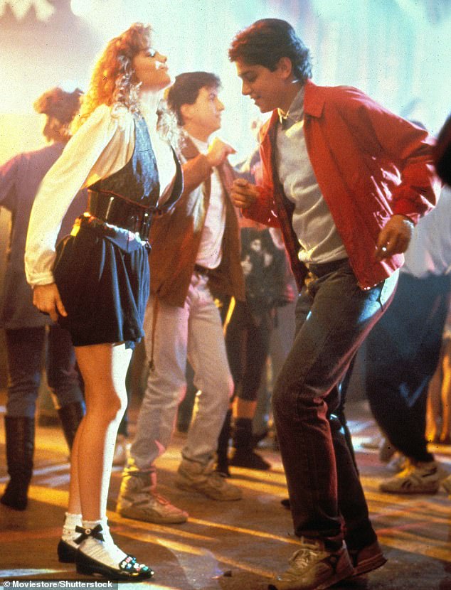 Robyn vista em The Karate Kid Parte III com Ralph Macchio em 1989