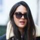 Olivia Munn e seu marido John Mulaney pegam hambúrgueres depois de compartilhar fotos de Natal com seus dois filhos
