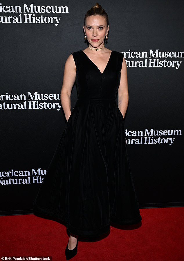 Scarlett Johansson liderou uma cavalgada de estrelas no Museum Gala anual, que aconteceu na cidade de Nova York na noite de quinta-feira.