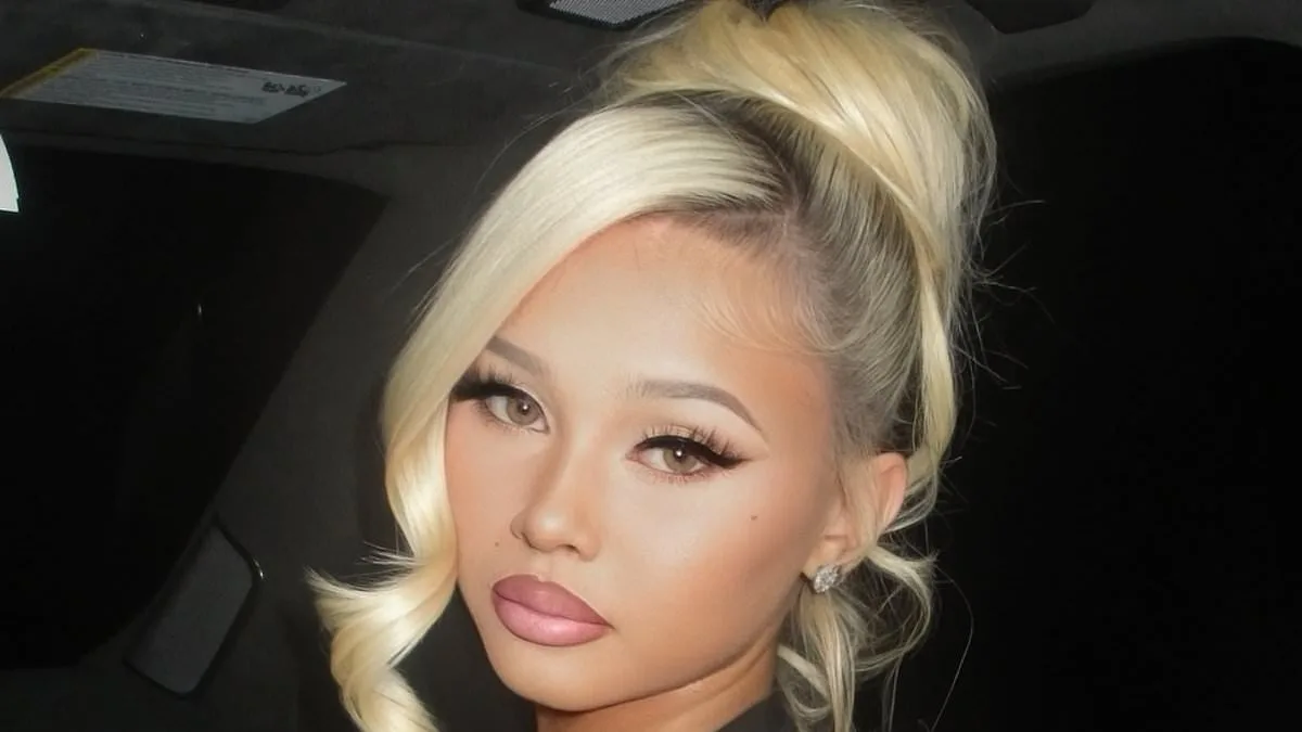 A filha de Travis Barker, Alabama, 19, exibe seios grandes em um vestido sensual após esclarecer uma visita ao hospital