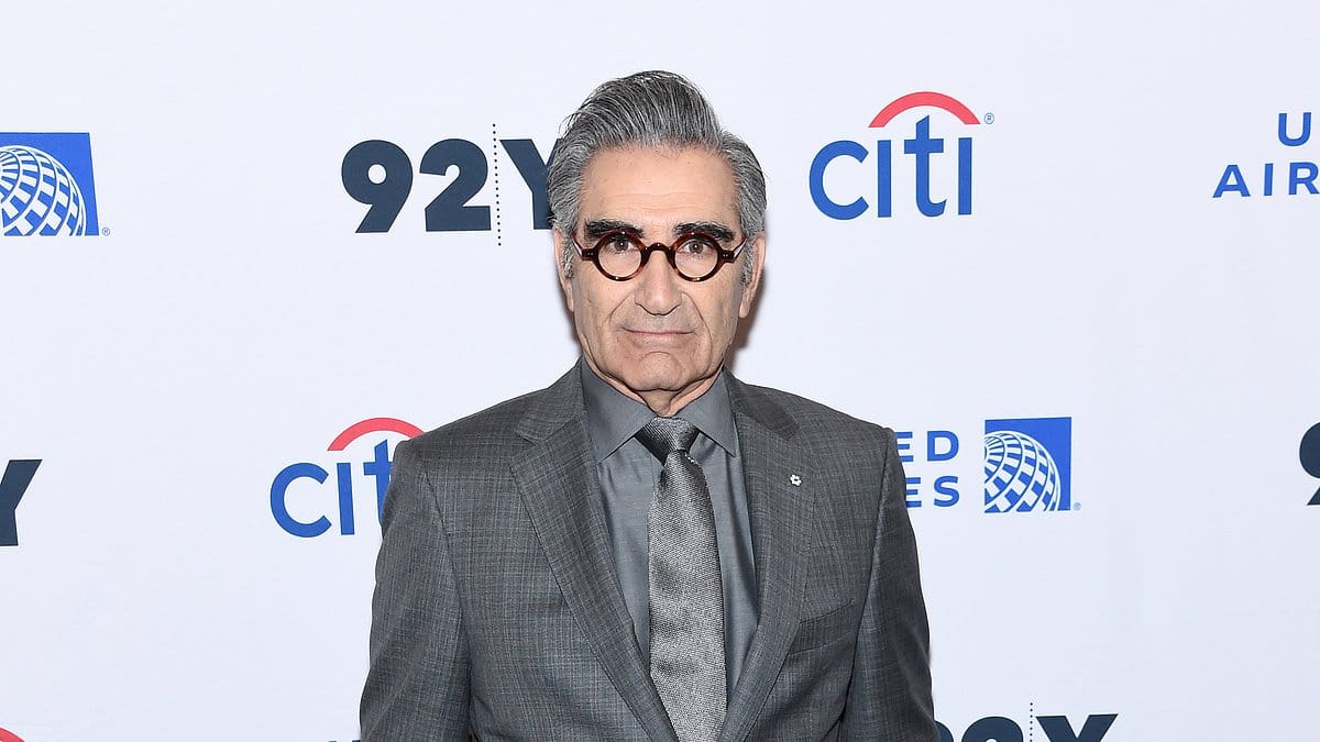 A casa de US $ 3,9 milhões da estrela de Schitt's Creek, Eugene Levy, na Califórnia, queima totalmente em um terrível incêndio em Los Angeles