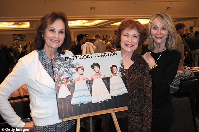 Lori Saunders, Linda Henning e Gunilla Hutton no The Hollywood Show realizado no The Westin Hotel LAX em 24 de janeiro de 2015