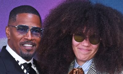 Jamie Foxx acompanhado pela filha Anelise, 16, na estreia de Back In Action... depois que ele revelou que ela salvou sua vida