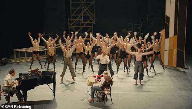 O ex-aluno do Entourage interpreta um sapateador que deve se apresentar para Adolf Hitler em 1937 em The Performance, que está sendo exibido até quinta-feira exclusivamente nos cinemas AMC em estados limitados.