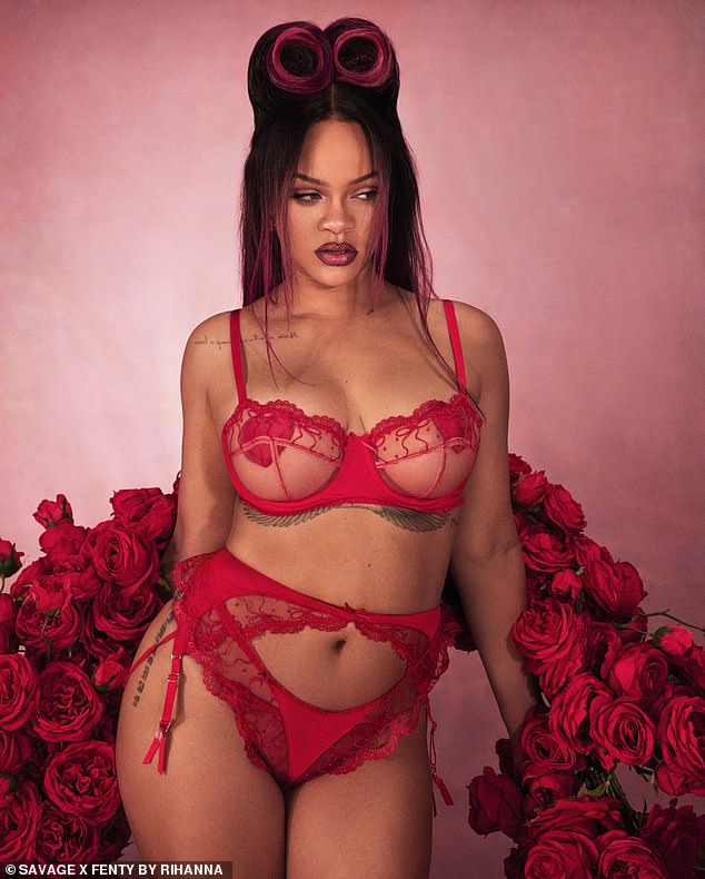 Rihanna vende uma linha de roupas chamada Savage x Fenty, bem como cosméticos da Fenty Beauty, e ambos foram mencionados durante a seleção do júri.