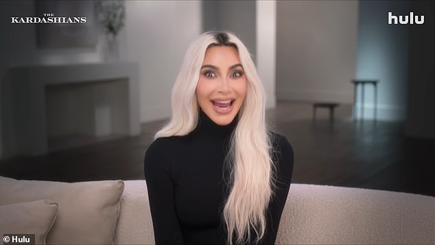 A executiva da Socialite da Calabasas produz e estrelas com sua famosa família na sexta temporada de 10 episódios dos Kardashians, que estréia em 6 de fevereiro no Hulu