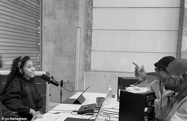 A precoce série da sexta série está passando muito tempo 'treinamento' com seu famoso pai - Kanye 'Ye' West (R) - que está supervisionando seu álbum de estúdio de estréia, o abandono da escola primária