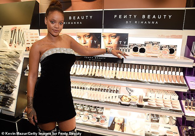 A cantora de Love On The Brain também tem Fenty Beauty, sua linha de cosméticos; retratado em 2017