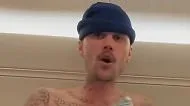 Perturbar a nova filmagem de Justin Bieber deixa os fãs implorando para ele obter ajuda: 'Pare ... você é um novo papai'