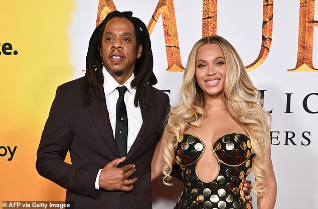 Jay-Z, na foto em 9 de dezembro com a esposa Beyoncé, negou todas as reivindicações contra ele