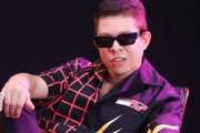 Em 2021, Dj Ivis chegou ao primeiro lugar das músicas mais tocadas do Spotify. No auge da carreira, o produtor de sucessos do estilo piseiro foi acusado de agredir a ex-esposa e acabou preso. Após, três meses na cadeia, o música, de 30 anos, foi solto