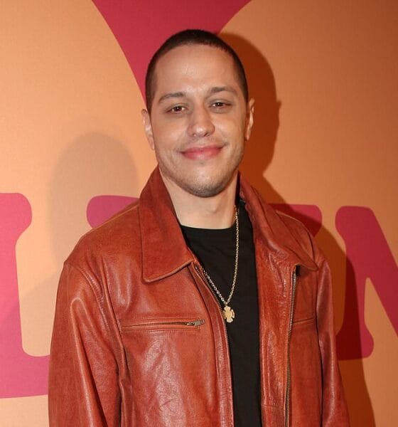 Pete Davidson gasta US $ 20 mil para um presente para o amigo afastado Colin Jost para resolver sua briga misteriosa
