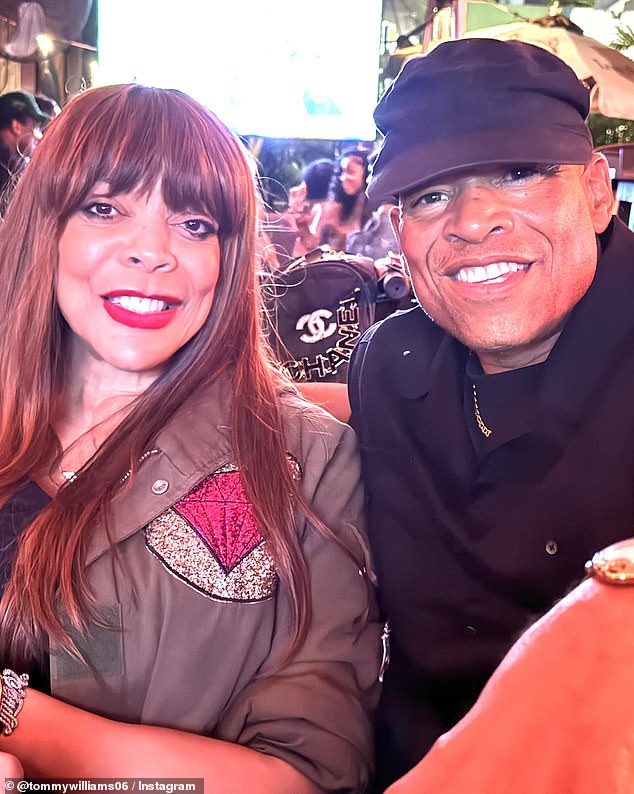 O irmão mais novo do ex -apresentador de talk show, Tommy Williams (R, publicado em 20 de dezembro), disse à Us Weekly na quarta -feira: 'Ela está em ótima forma mental e fisicamente. Deixe -a sair '