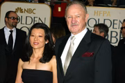 Gene Hackman e a esposa Betsy Arakawa durante a 60ª edição anual do Globo de Ouro