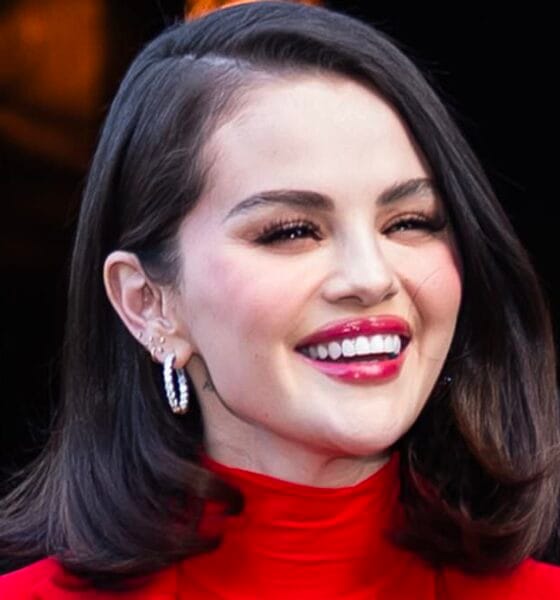 Selena Gomez é perna na roupa vermelha sexy com o noivo Benny Blanco após confissão de relacionamento com choque