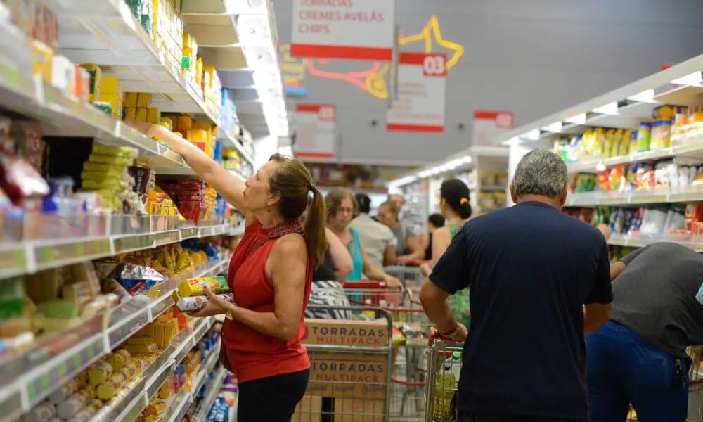 Mercado reduz previsão para expansão da economia em 2025