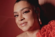 Preta Gil posa de look vermelho durante o Carnaval