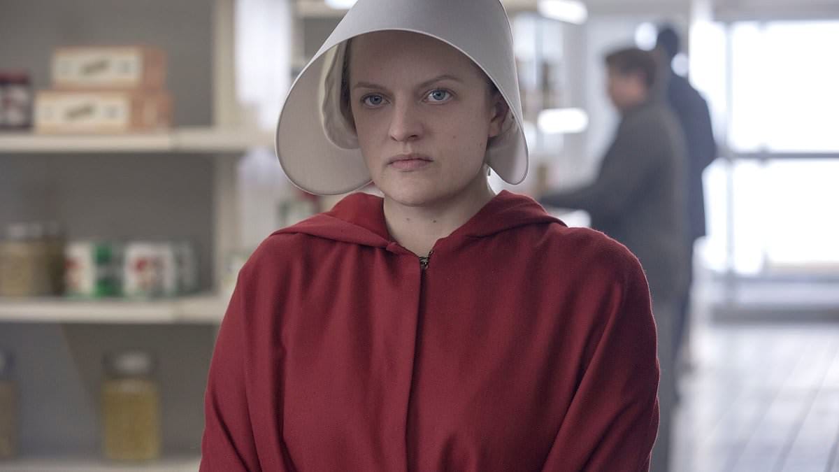 Elisabeth Moss aborda o pedido 'assustador' da tripulação para impedir sua cueca da história de Handmaid