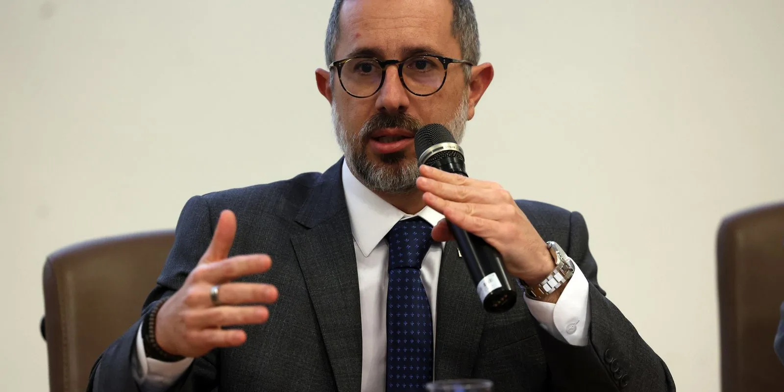 Governo suspende descontos na folha salarial de beneficiários do INSS
