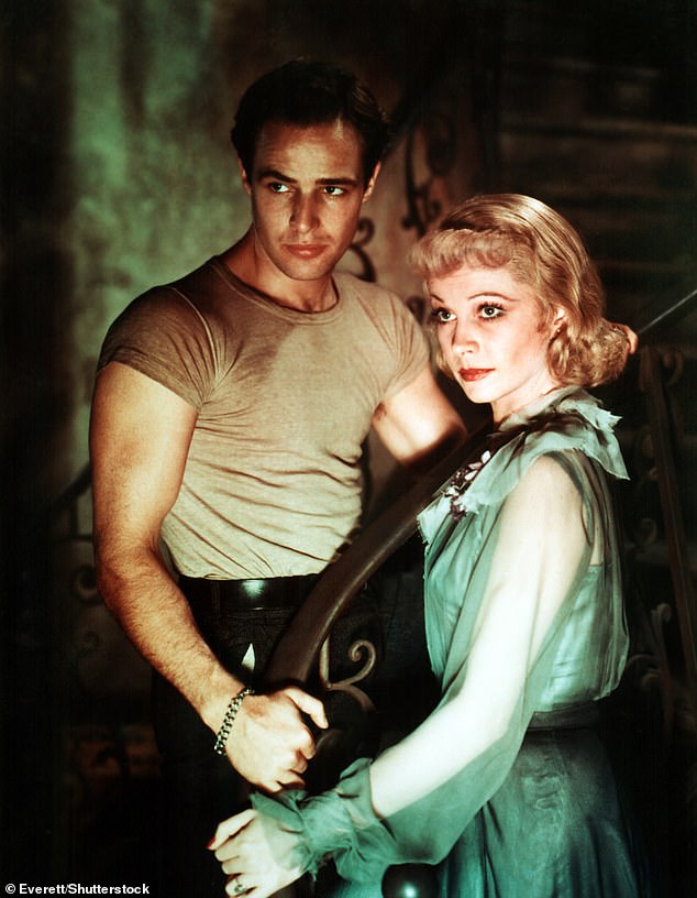 Leigh ganhou a melhor atriz por um bonde chamado Desire, interpretando o Blanche Dubois, sexualmente promíscuo e de beber, ao lado de Stanley Kowalski, de Marlon Brando,