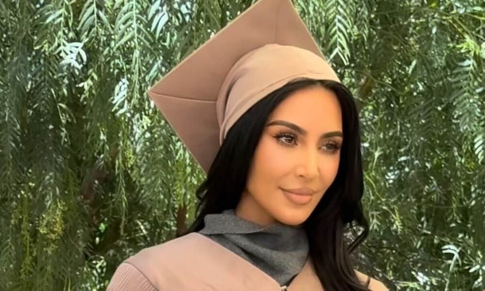 Todo mundo está dizendo a mesma coisa sobre Kim Kardashian, enquanto ela finalmente se forma pela faculdade de direito após seis anos