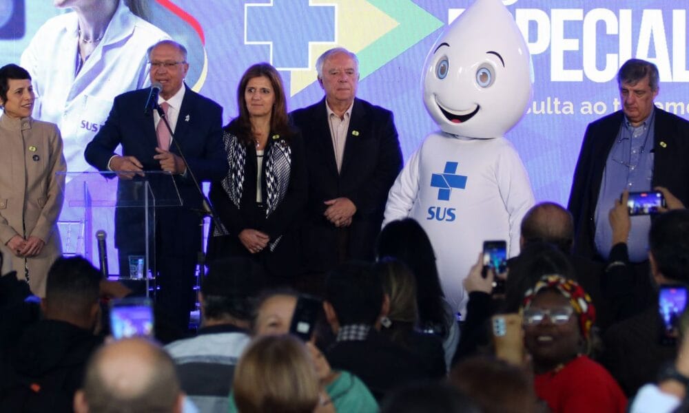 Equipamentos para tratamento do câncer são entregues para seis cidades