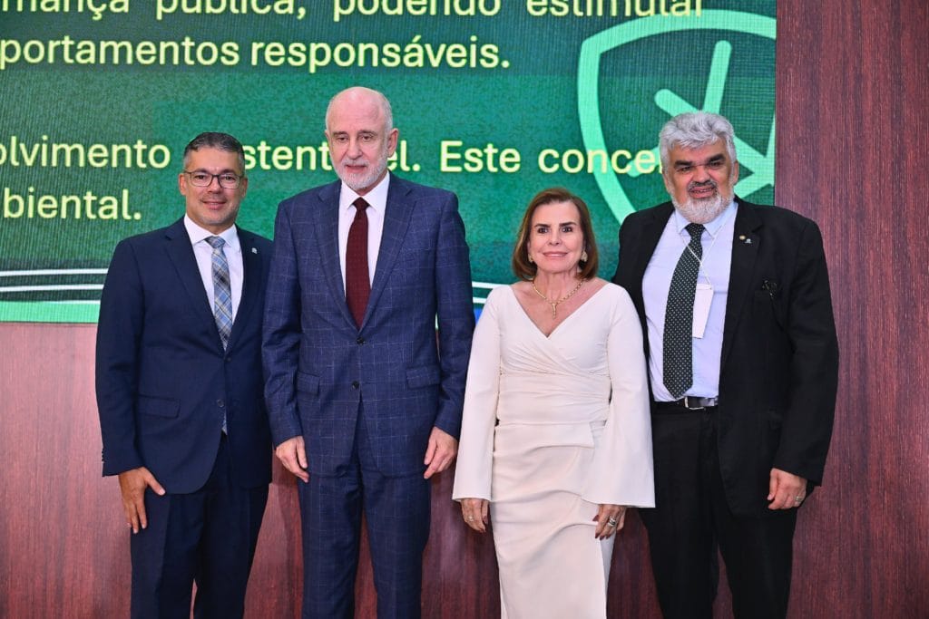 TCE-AM e IRB encerram Congresso Internacional de Controle e Políticas Públicas com palestra sobre sustentabilidade ambiental e assinatura da Declaração da Amazônia