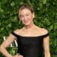 Renee Zellweger atordoa enquanto lidera as estrelas do Gotham Television Awards em meio a rumores sobre o romance de Anstead