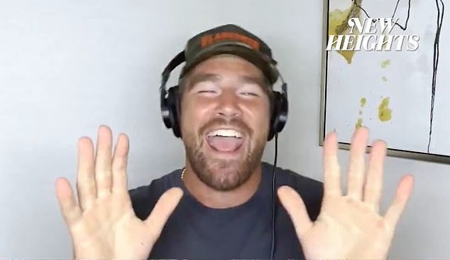 Kelce comemorou sua namorada comprando a música dela em um clipe emocionante antes do episódio desta semana de seu novo podcast de Heights