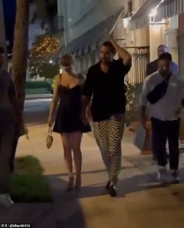 Um vídeo agora viral pegou o casal deixando um restaurante de luxo juntos na quarta-feira à noite, localizado perto da mansão de US $ 20 milhões da Kelce em Boca Raton, Flórida