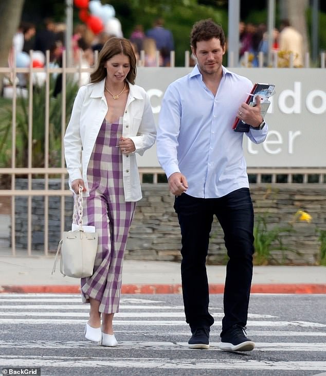 Chris e Katherine compartilham as filhas Lyla, quatro, e Eloise, dois, e o filho Ford, sete meses
