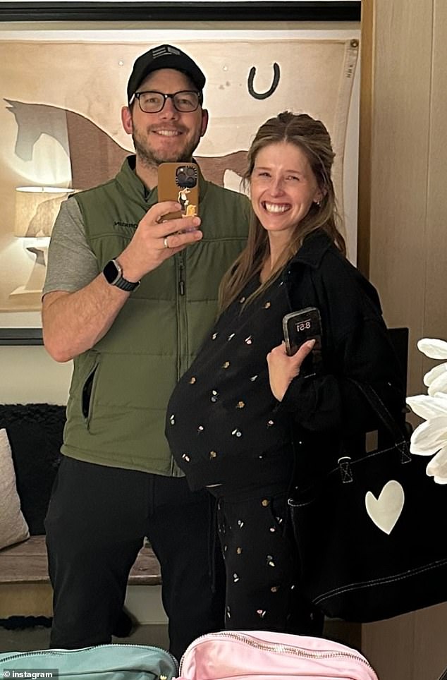 No mês passado, Chris mais uma vez chateou os fãs por não reconhecer a ex-esposa Anna no Dia das Mães