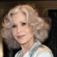 Jane Fonda revela que se sente "mais jovem e saudável" aos 87 anos do que na casa dos 20 anos e se recusa a aceitar papéis de atuação como a "avó esquisita"
