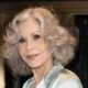 Jane Fonda revela que se sente "mais jovem e saudável" aos 87 anos do que na casa dos 20 anos e se recusa a aceitar papéis de atuação como a "avó esquisita"