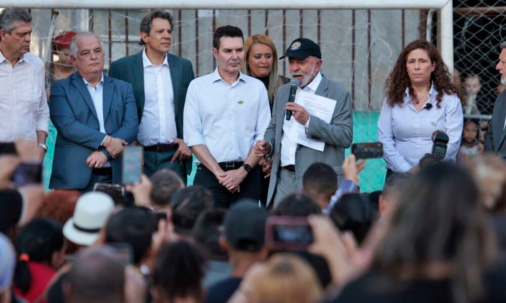 Em visita à Favela do Moinho, Lula assina acordo habitacional