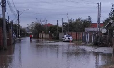 Vulnerável a cheias, ilha de Porto Alegre é atingida por chuvas