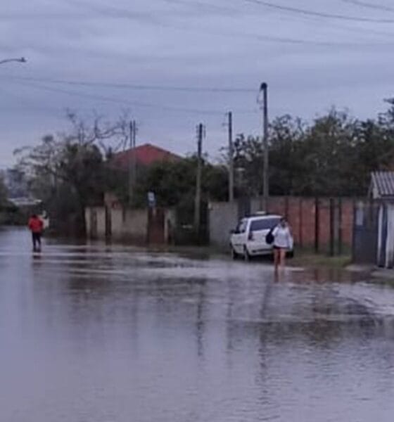 Vulnerável a cheias, ilha de Porto Alegre é atingida por chuvas