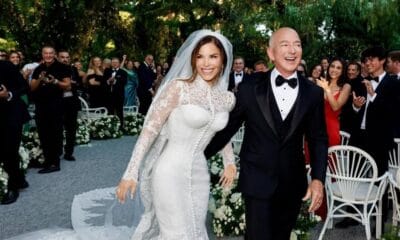 Jeff Bezos, fundador da Amazon, e Lauren Sánchez trocam alianças em Veneza