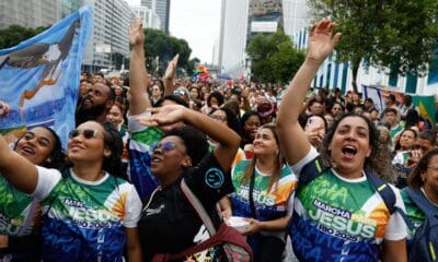 Evangélicos crescem e representam mais de um quarto da população