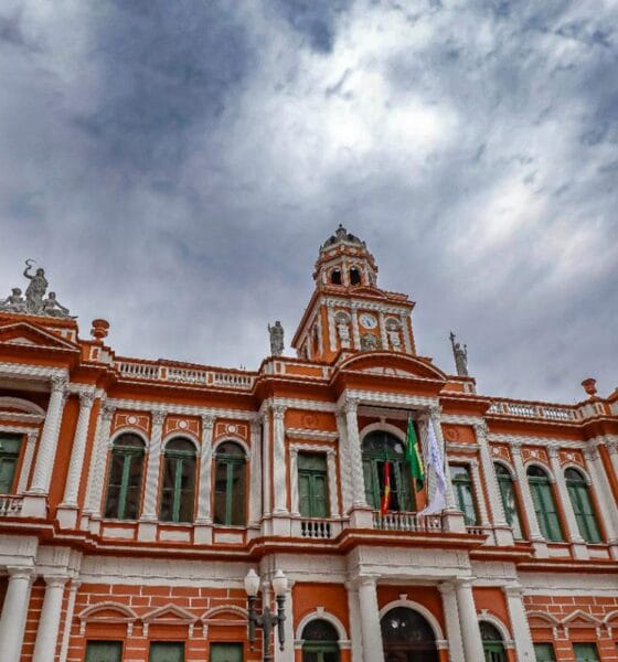 Nível do Rio Guaíba extrapola cota de inundação em Porto Alegre