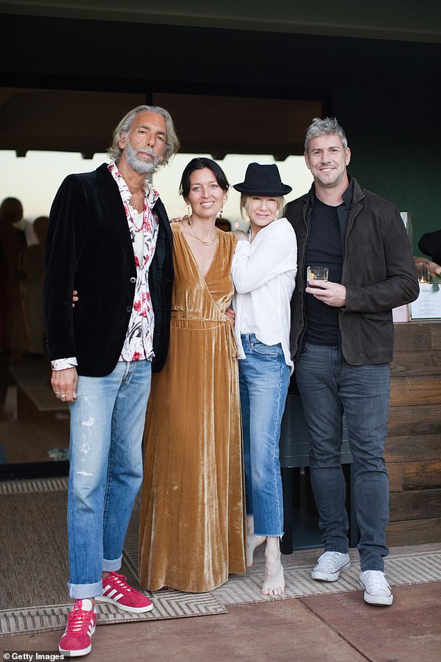 Fontes recentemente disseram à DailyMail.com que a atriz está vivendo separada de seu namorado de TV Ant Anstead, 46; (L Não) Stephen 'Scooter' Weintraub, Libby June Weintraub, Zellweger e Anstead visto em outubro de 2023 em LA
