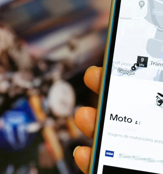 Tarcísio sanciona lei para regulamentar serviço de mototáxi em SP