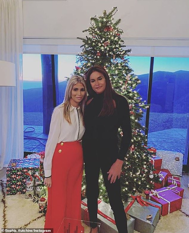 'Sinto -me tão abençoado e humilhado por fazer parte de uma família tão incrível e que ela me trata como uma filha,' Hutchins jorrou sobre Jenner em 2021