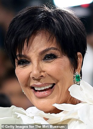 Ele oferece uma variedade de opções, incluindo um 'mini -facelift' e um 'facelift completo'