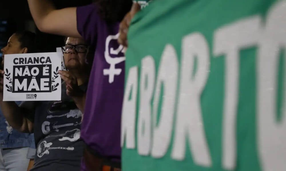 Sociedade pediátrica é contra projeto que dificulta aborto legal
