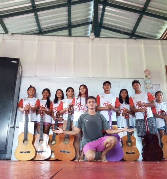 Jovem professor de música simboliza impacto de projeto que já alcançou mais de 18 mil pessoas no interior do Amazonas - FAS